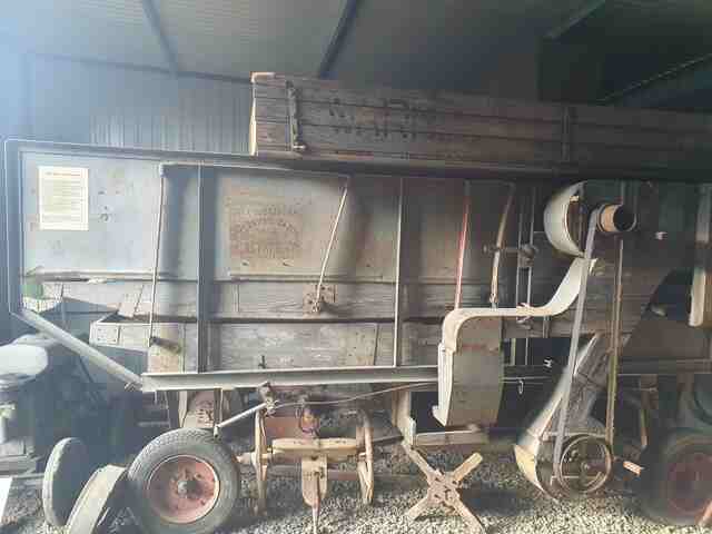 Studenci muzea samochodowe 2024 - Podkarpacka Szkoła Wyższa w Jaśle