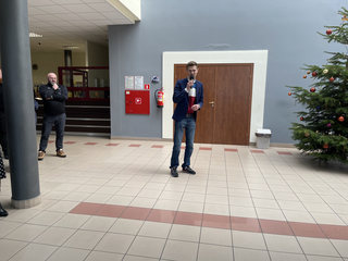 Wspólne ubieranie choinki - Podkarpacka Szkoła Wyższa w Jaśle